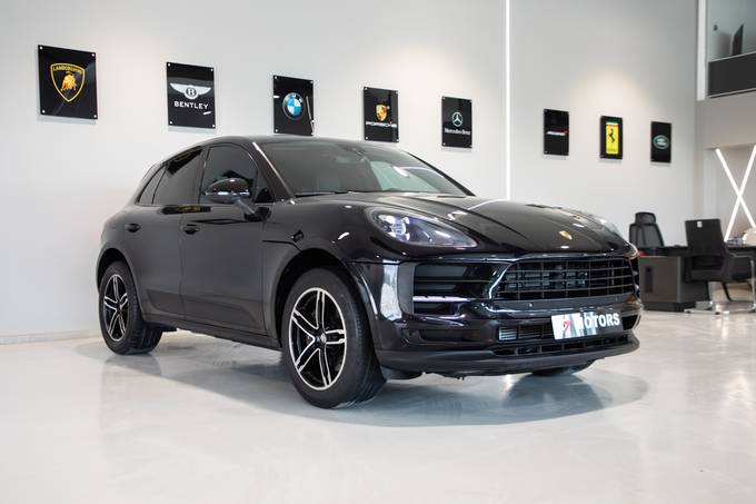 PORSCHE MACAN STANDARD