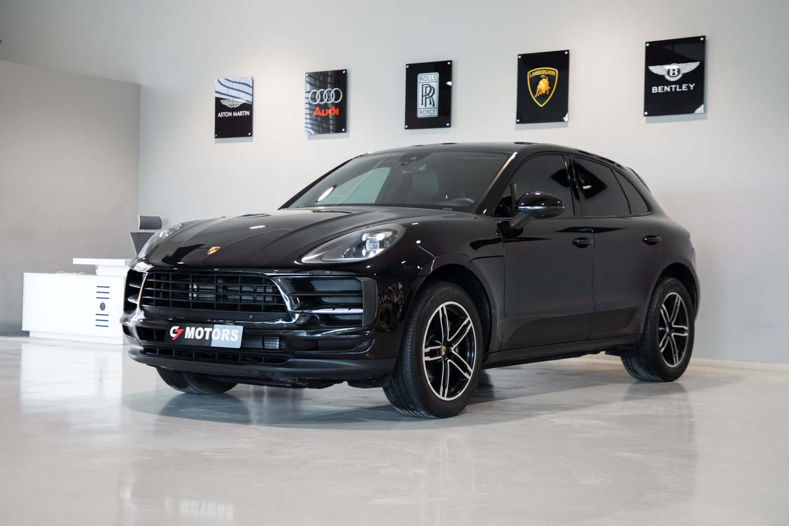 PORSCHE MACAN STANDARD