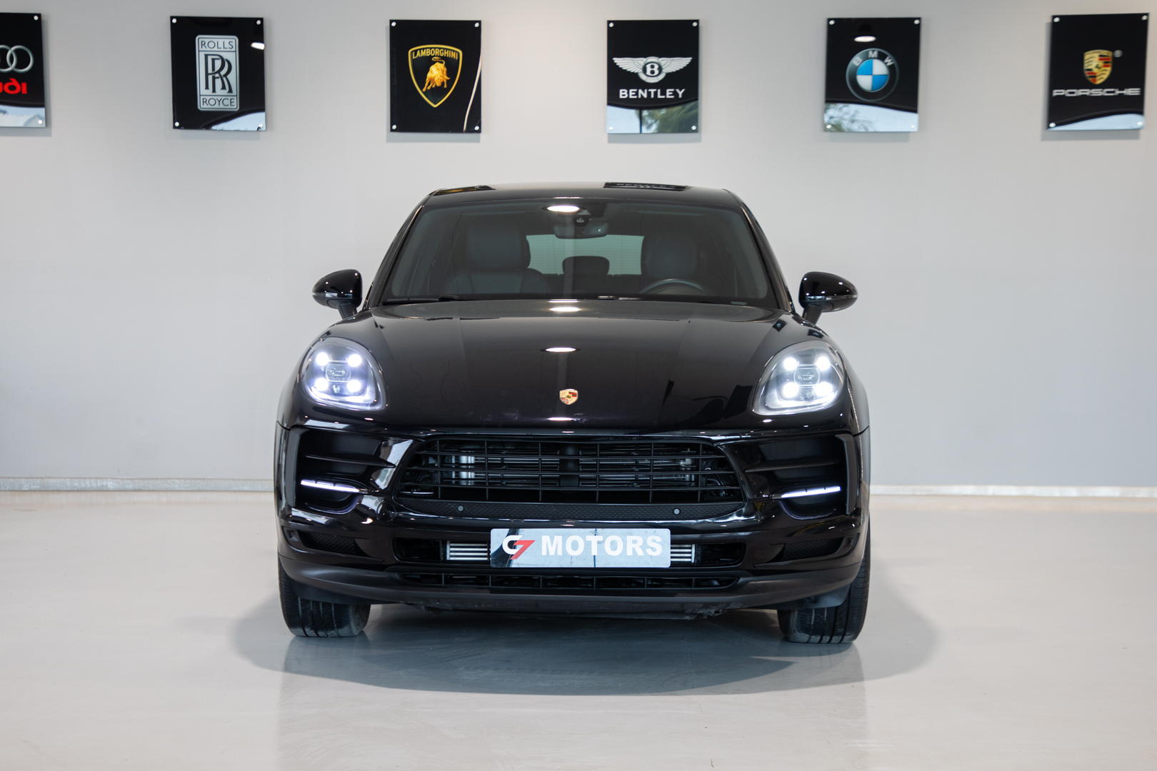 PORSCHE MACAN STANDARD