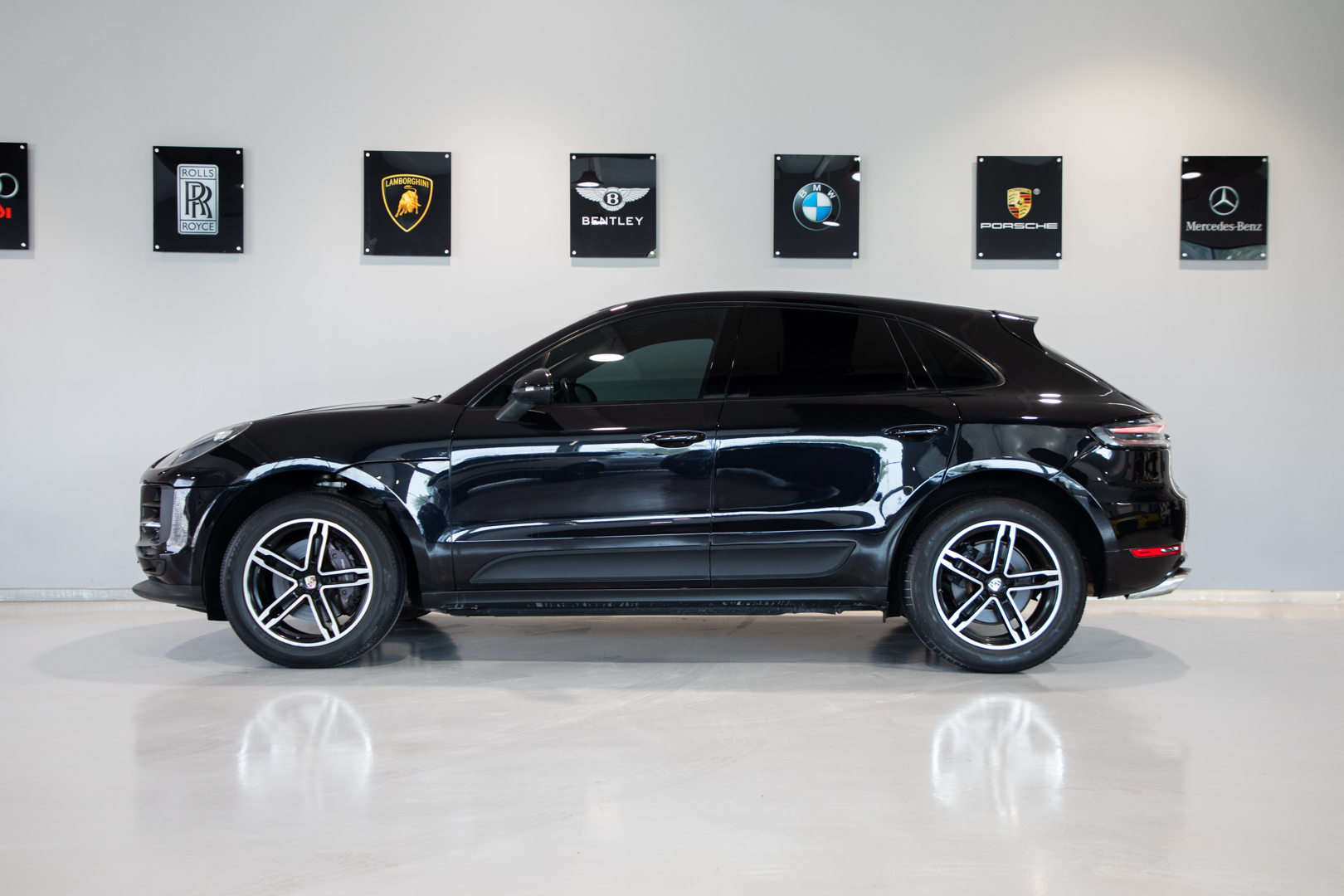 PORSCHE MACAN STANDARD