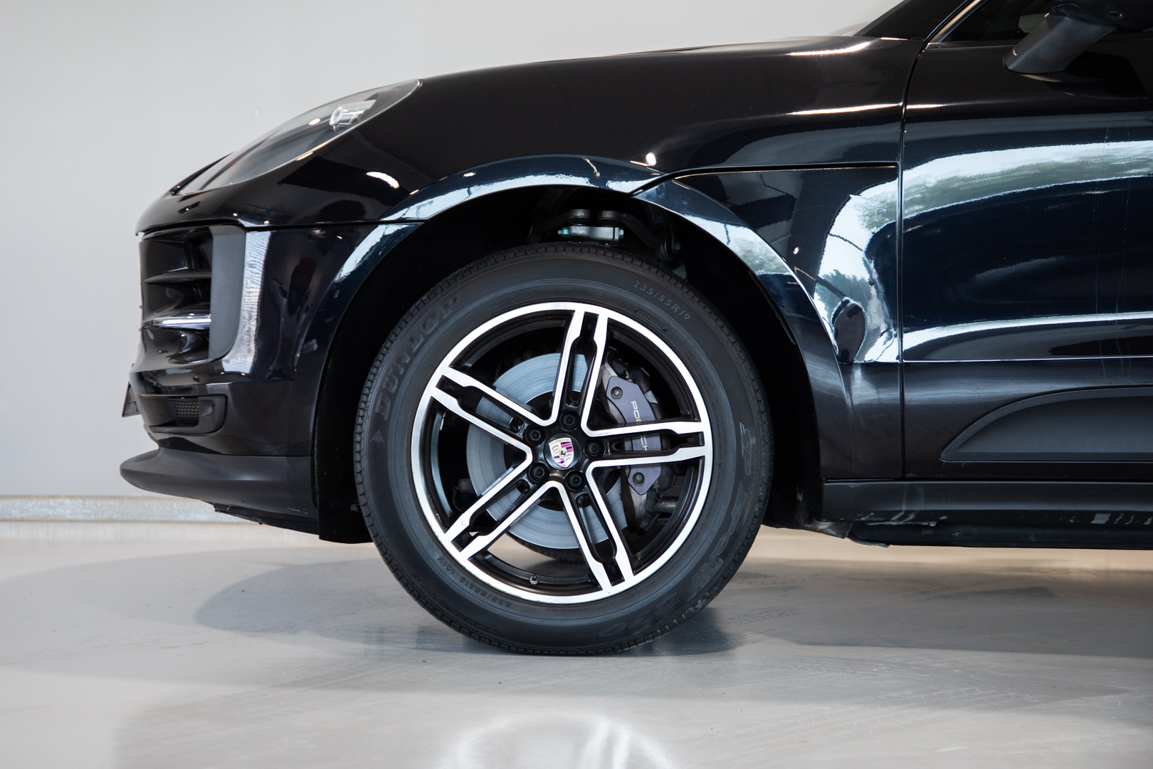 PORSCHE MACAN STANDARD