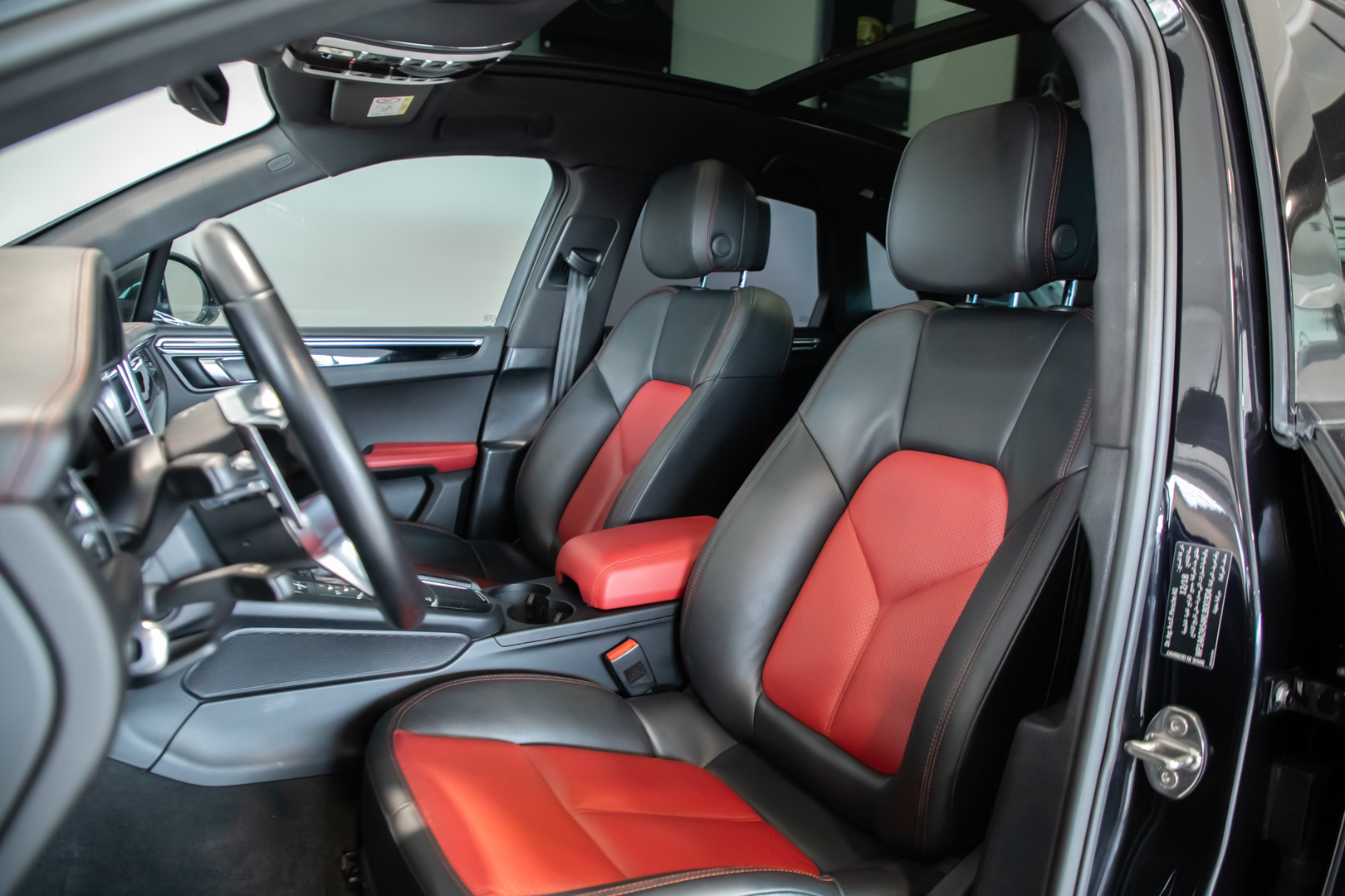 PORSCHE MACAN STANDARD