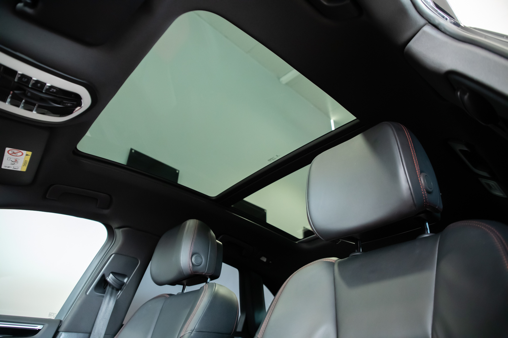 PORSCHE MACAN STANDARD