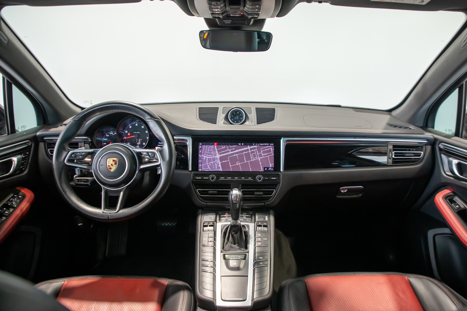 PORSCHE MACAN STANDARD