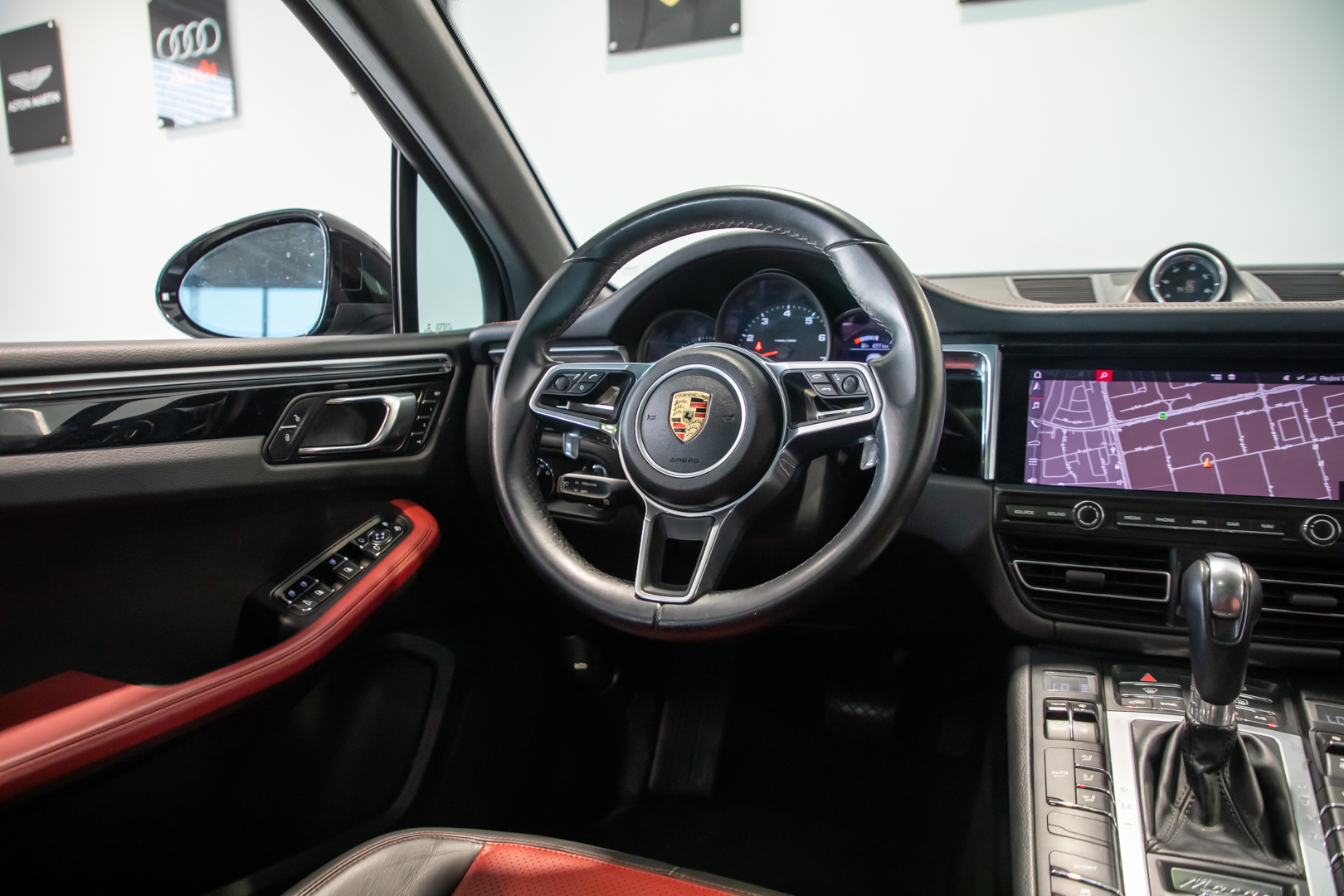 PORSCHE MACAN STANDARD