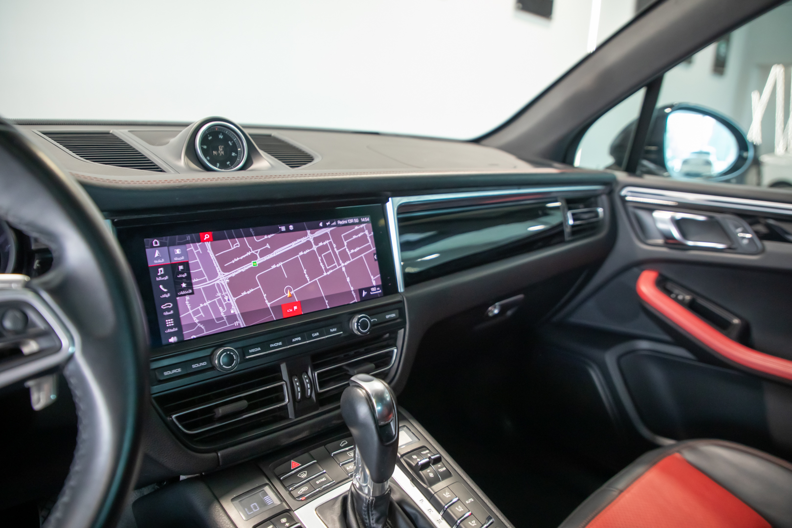 PORSCHE MACAN STANDARD