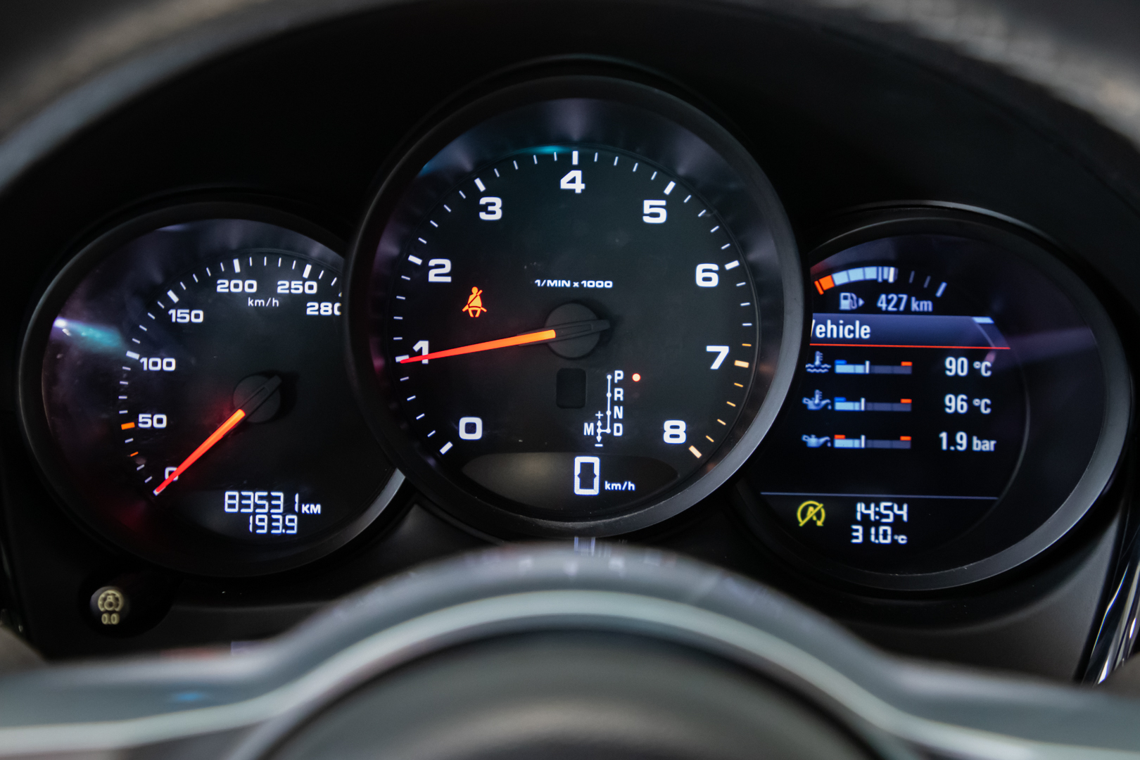 PORSCHE MACAN STANDARD