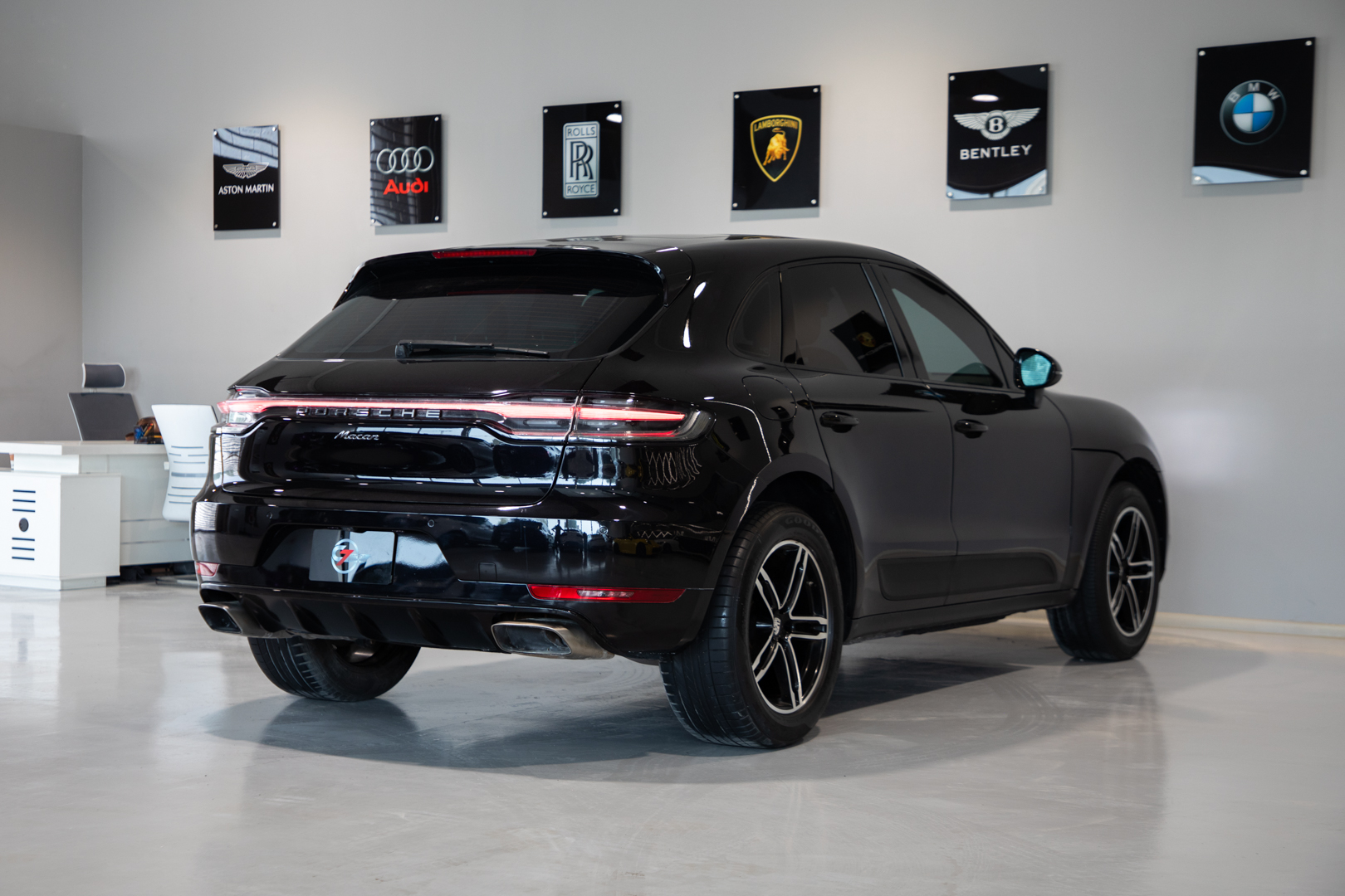 PORSCHE MACAN STANDARD