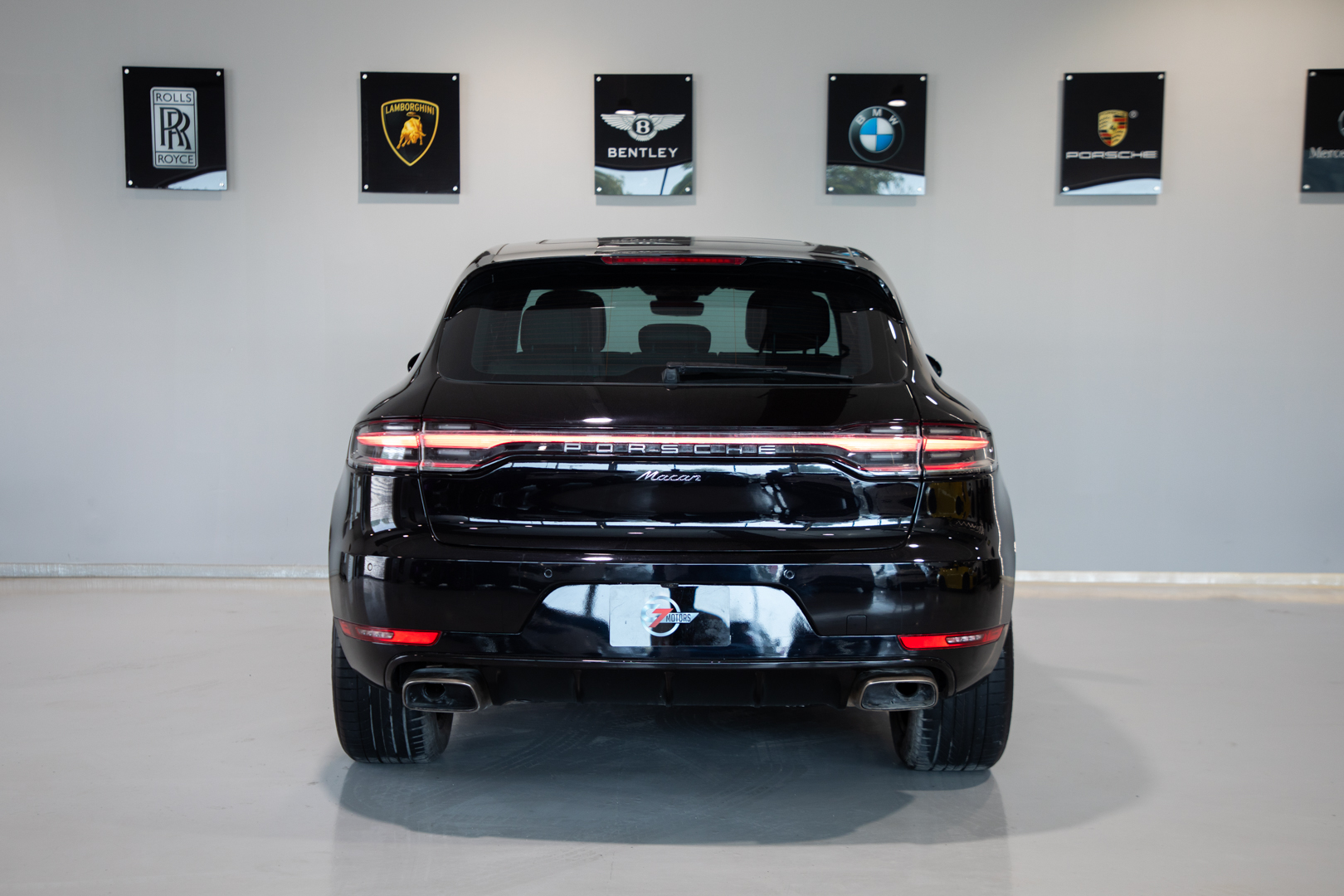 PORSCHE MACAN STANDARD
