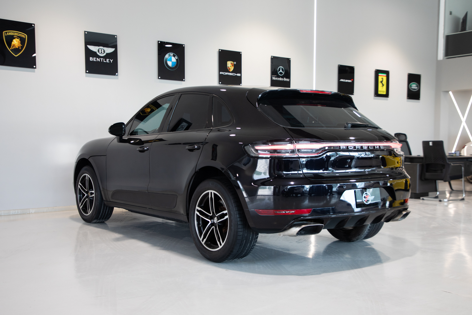 PORSCHE MACAN STANDARD